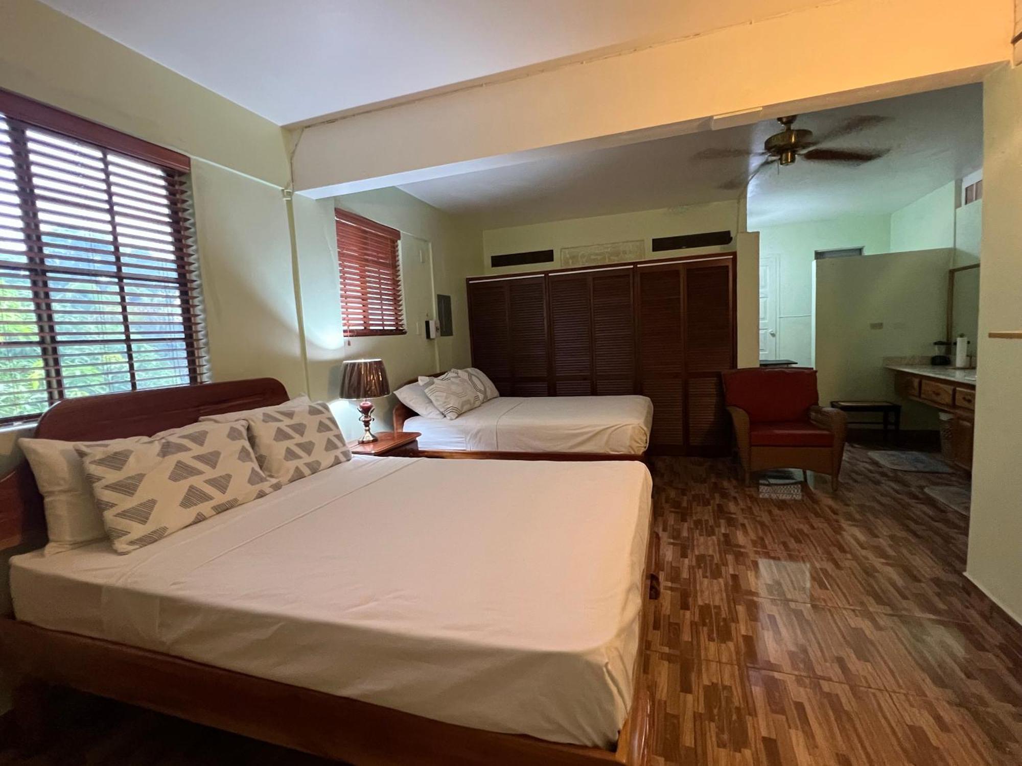 Deluxe Queen Suite