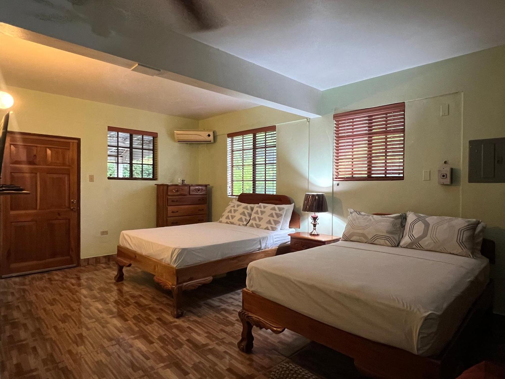 Deluxe Queen Suite