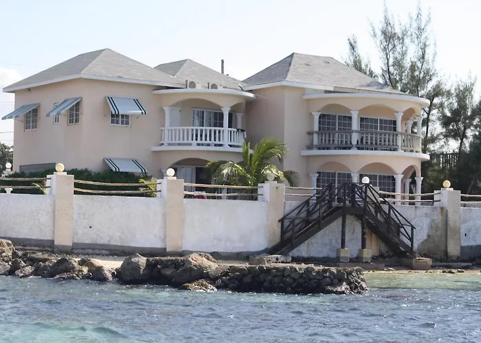 Villa: Triplets On The Bay