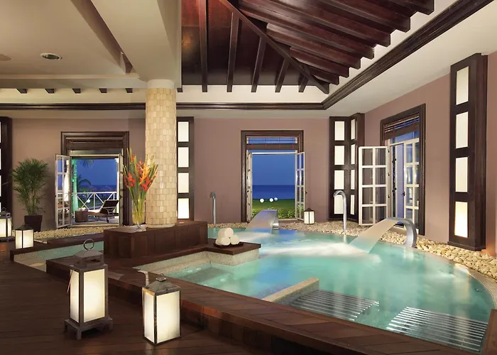 Resort: Secrets St James Adults Only